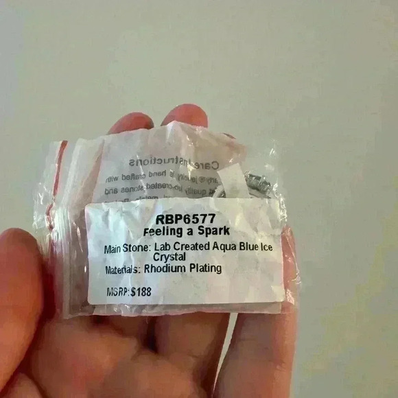 NWT Size 6 Rhodium Plated Ice Crystal Rings - Picture 5 of 5